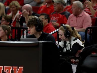 Cassie Kessler and Killian Bousfield commentate a basketball game